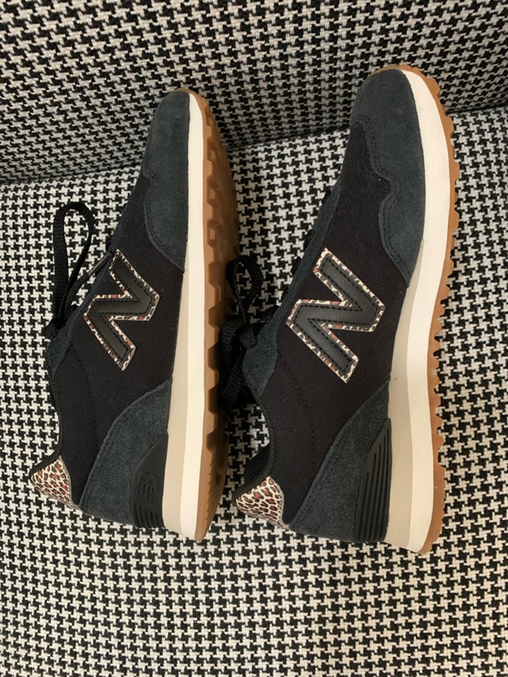 Size 8 New Balance Black Leopard Trim Lace-Up Sneakers with Gum Sole - Picture 7 of 8